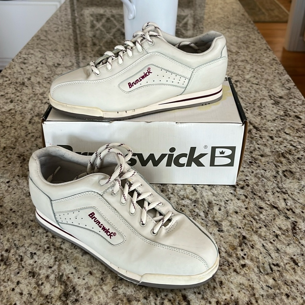 Brunswick ivory bowling shoes. Size 71/2